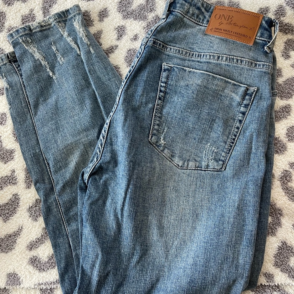 One Teaspoon lightly distressed ankle jeans